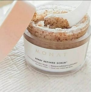 Monat Berry refined scrub